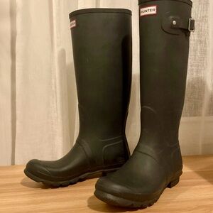 Hunter Original Tall Navy Rain Boots, Size 10
